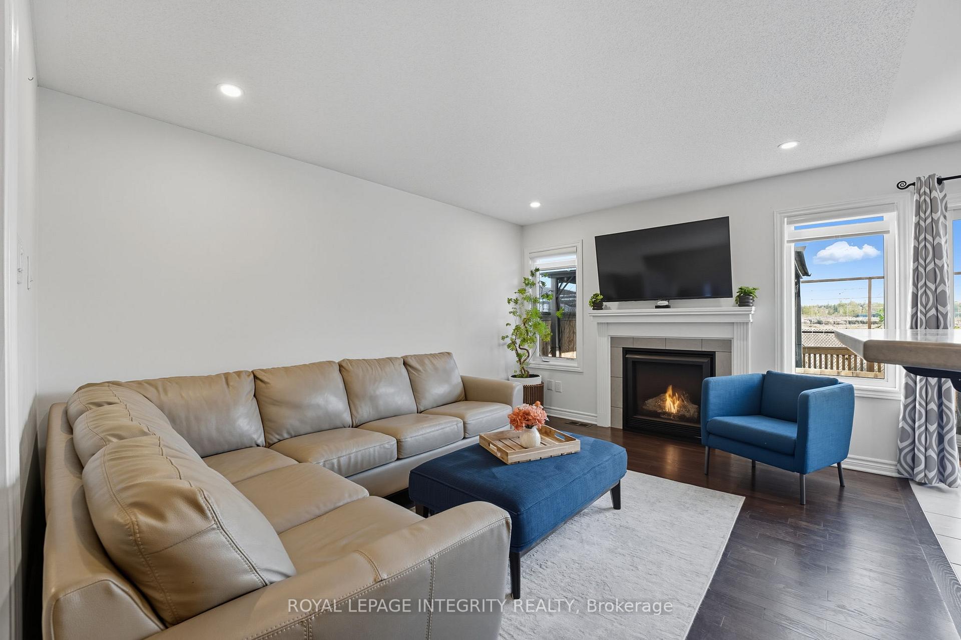 Photo 3 of 347 Willow Aster Circle, Ottawa, Avalon West — HOMEH