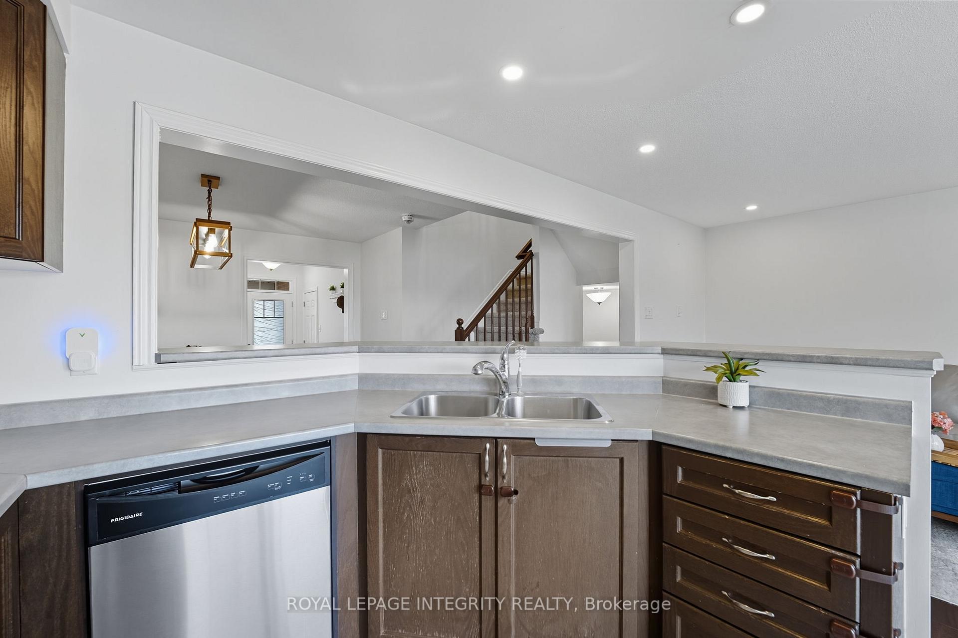 Photo 8 of 347 Willow Aster Circle, Ottawa, Avalon West — HOMEH