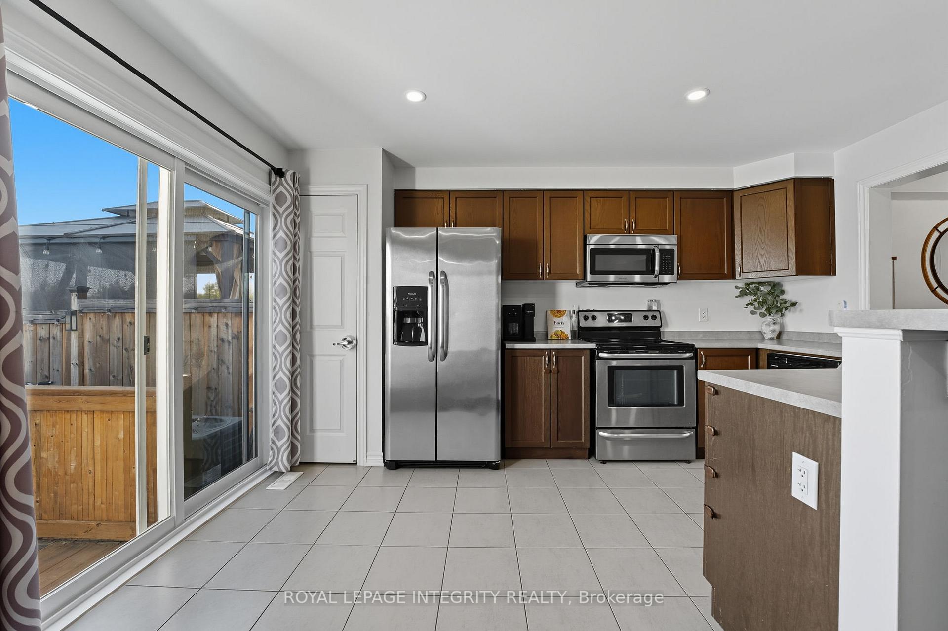 Photo 11 of 347 Willow Aster Circle, Ottawa, Avalon West — HOMEH