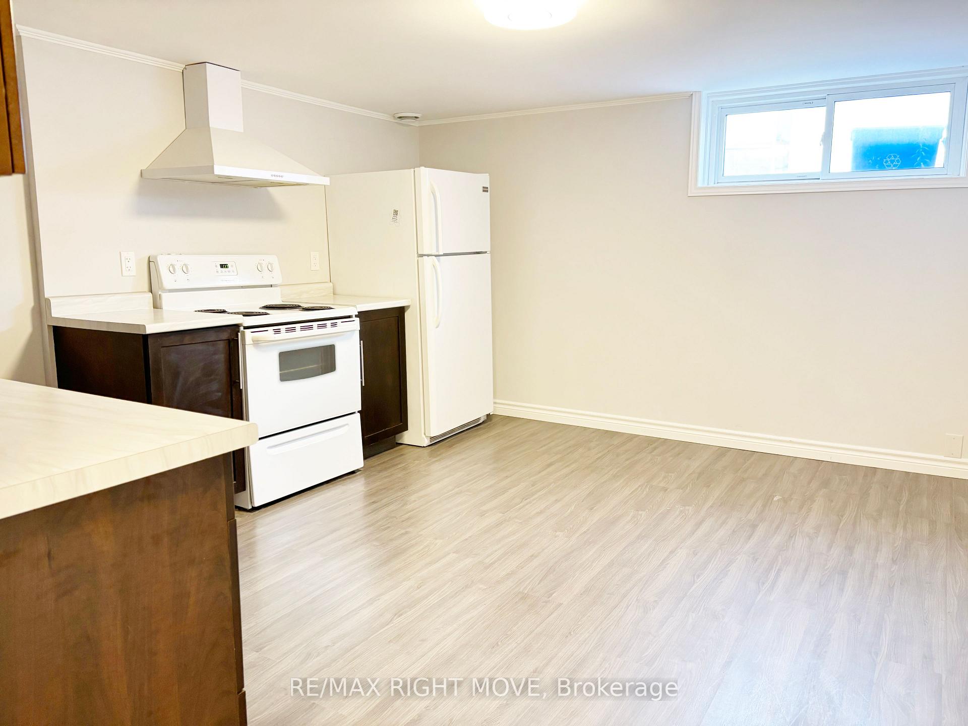 Photo 2 of Unit B, 12 Dalton Crescent, Orillia — HOMEH