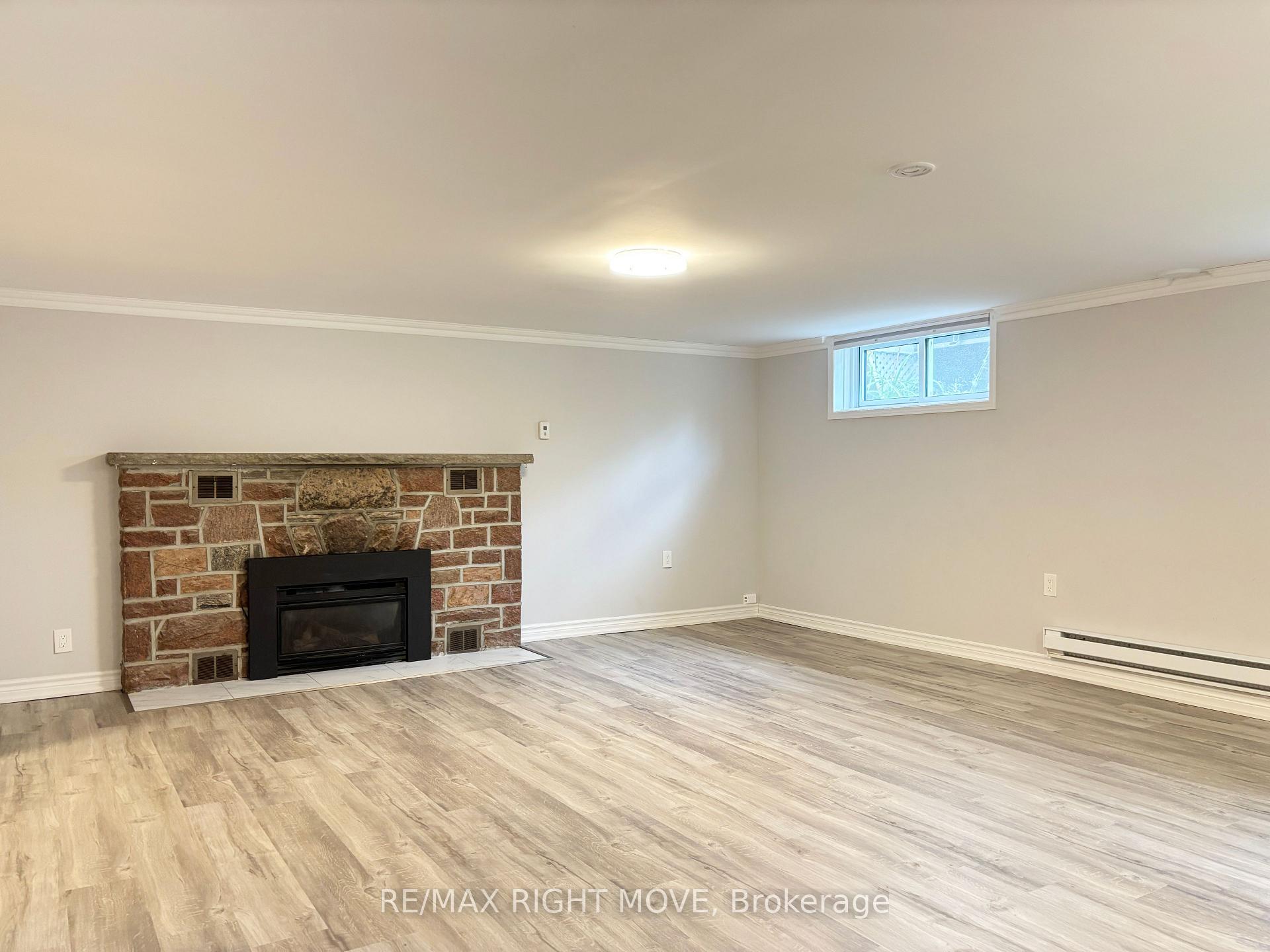 Photo 3 of Unit B, 12 Dalton Crescent, Orillia — HOMEH