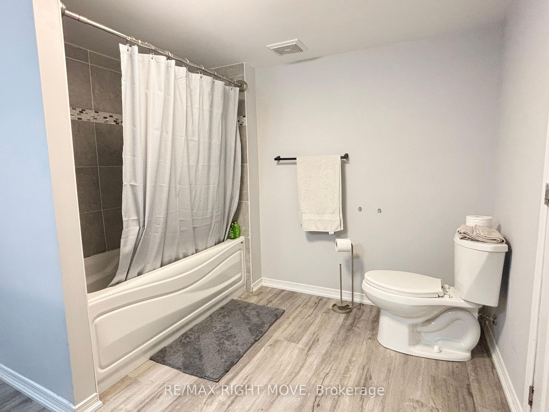 Photo 4 of Unit B, 12 Dalton Crescent, Orillia — HOMEH