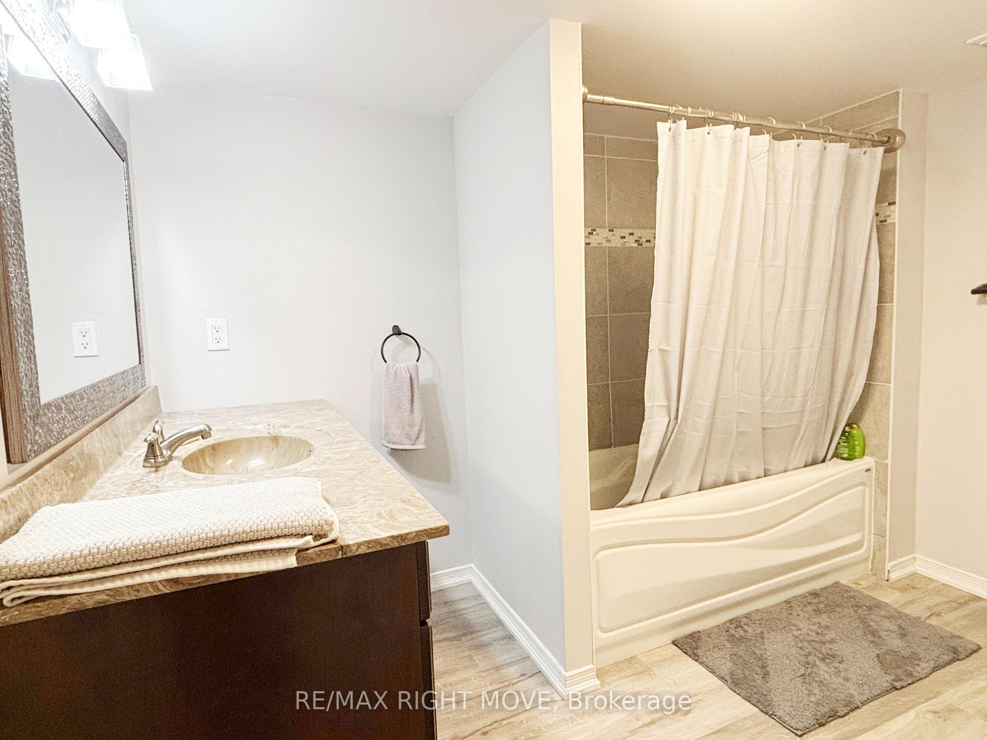 Photo 5 of Unit B, 12 Dalton Crescent, Orillia — HOMEH