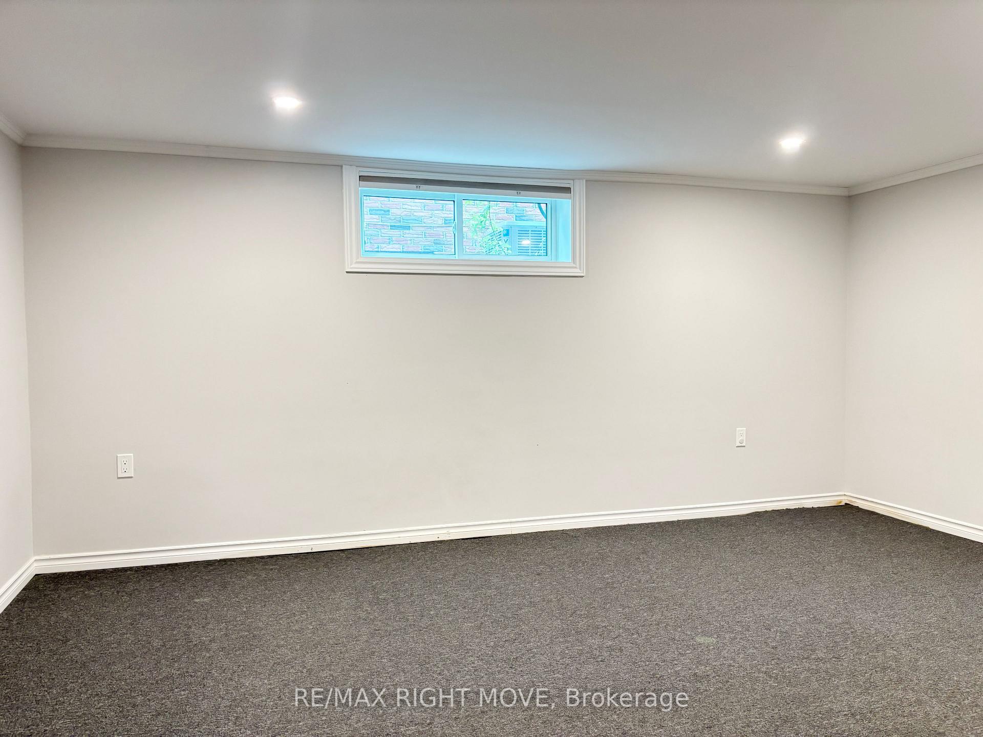 Photo 9 of Unit B, 12 Dalton Crescent, Orillia — HOMEH