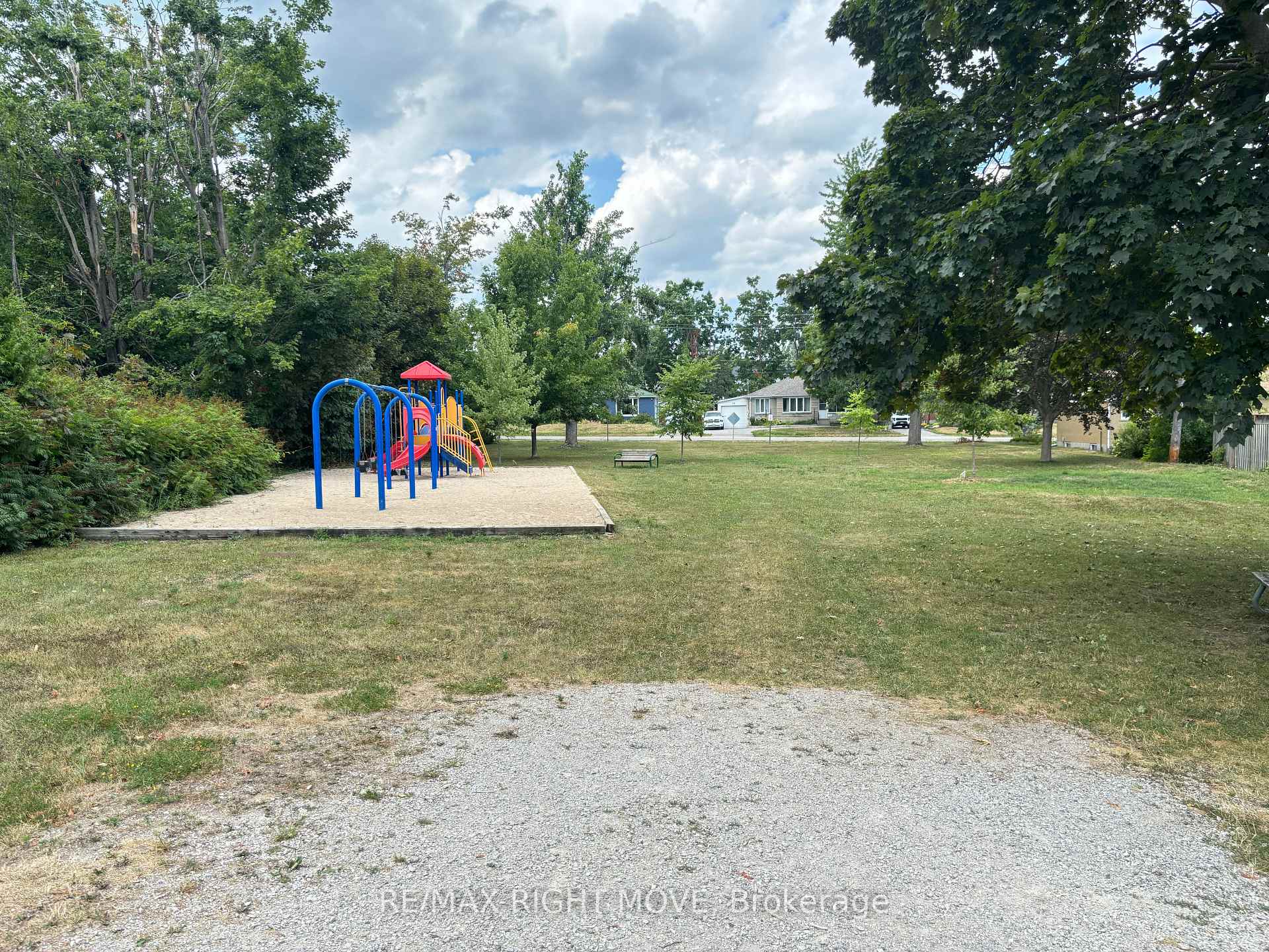 Photo 14 of Unit B, 12 Dalton Crescent, Orillia — HOMEH
