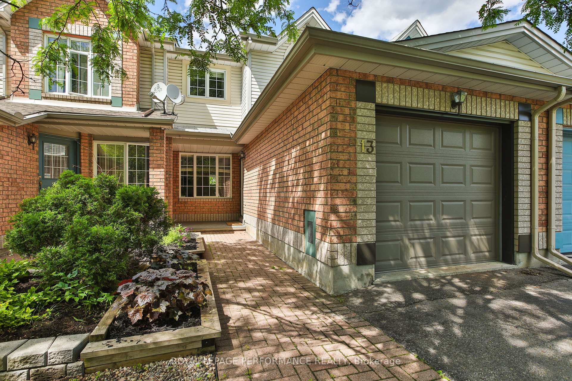 Photo 2 of 13 College Circle, Ottawa, Castle Heights — HOMEH