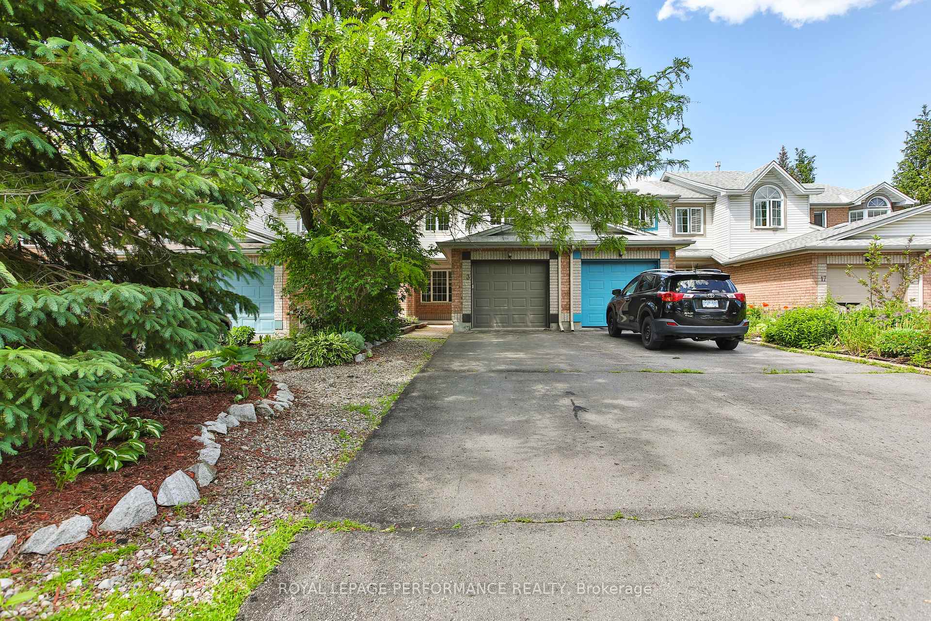 Photo 3 of 13 College Circle, Ottawa, Castle Heights — HOMEH