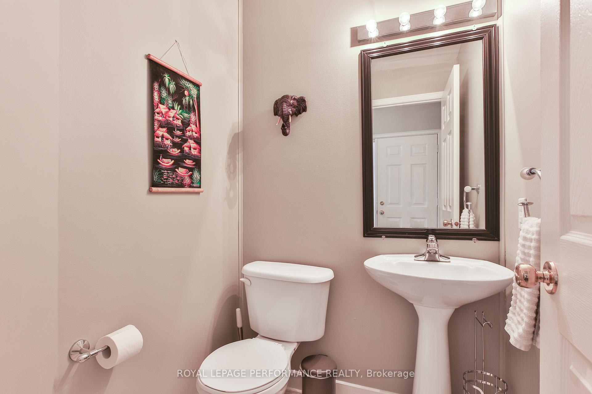 Photo 5 of 13 College Circle, Ottawa, Castle Heights — HOMEH