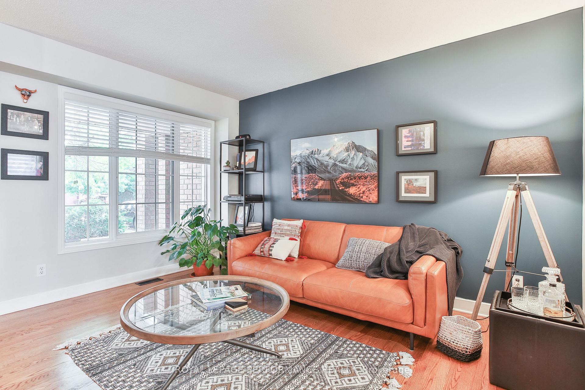 Photo 8 of 13 College Circle, Ottawa, Castle Heights — HOMEH