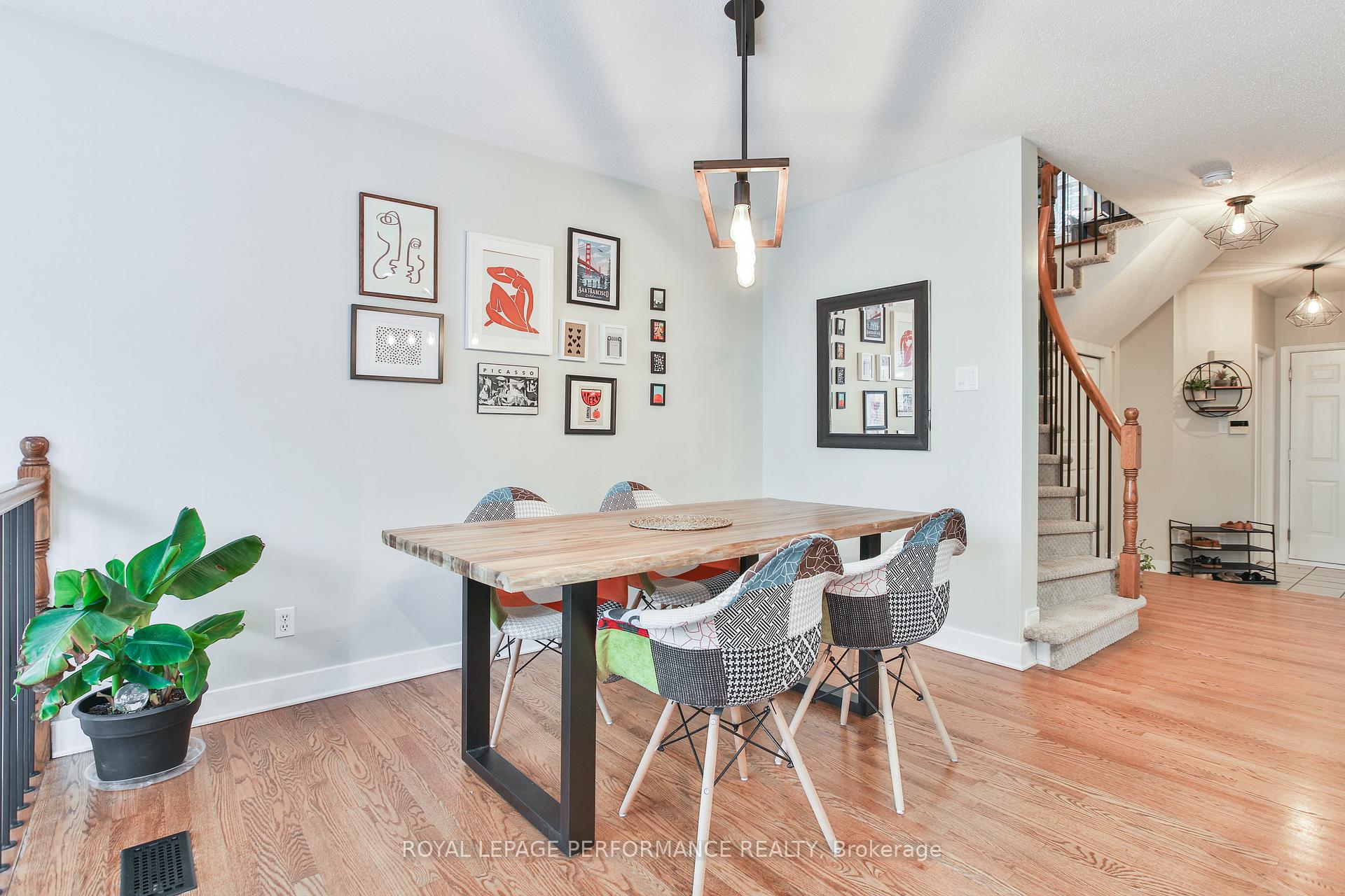 Photo 10 of 13 College Circle, Ottawa, Castle Heights — HOMEH