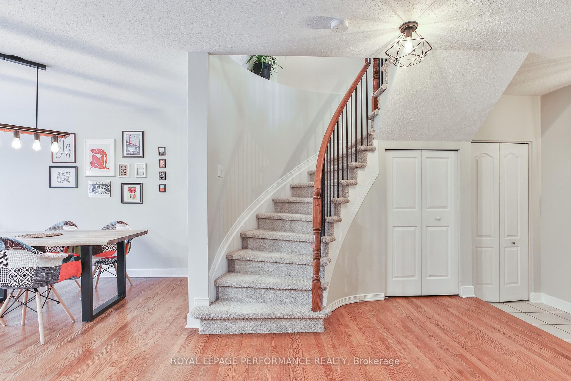 Photo 14 of 13 College Circle, Ottawa, Castle Heights — HOMEH