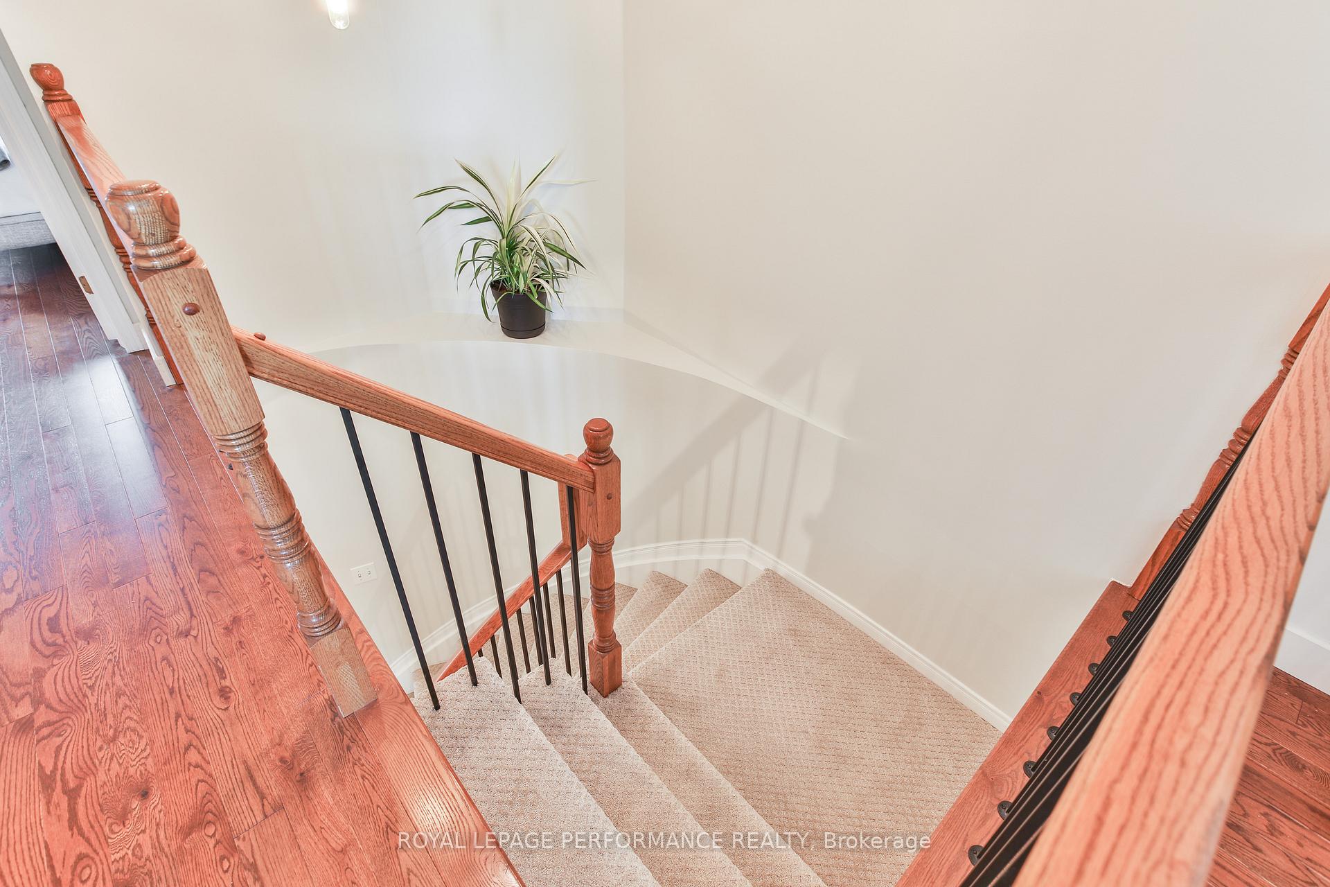 Photo 15 of 13 College Circle, Ottawa, Castle Heights — HOMEH