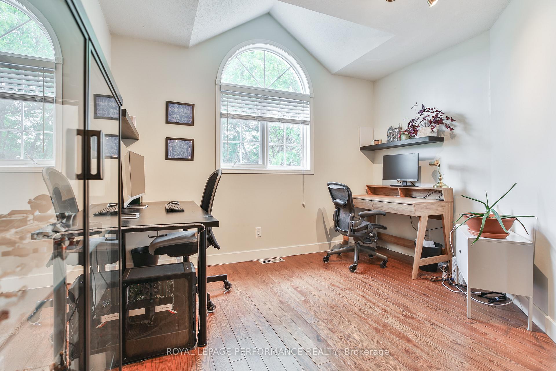 Photo 16 of 13 College Circle, Ottawa, Castle Heights — HOMEH
