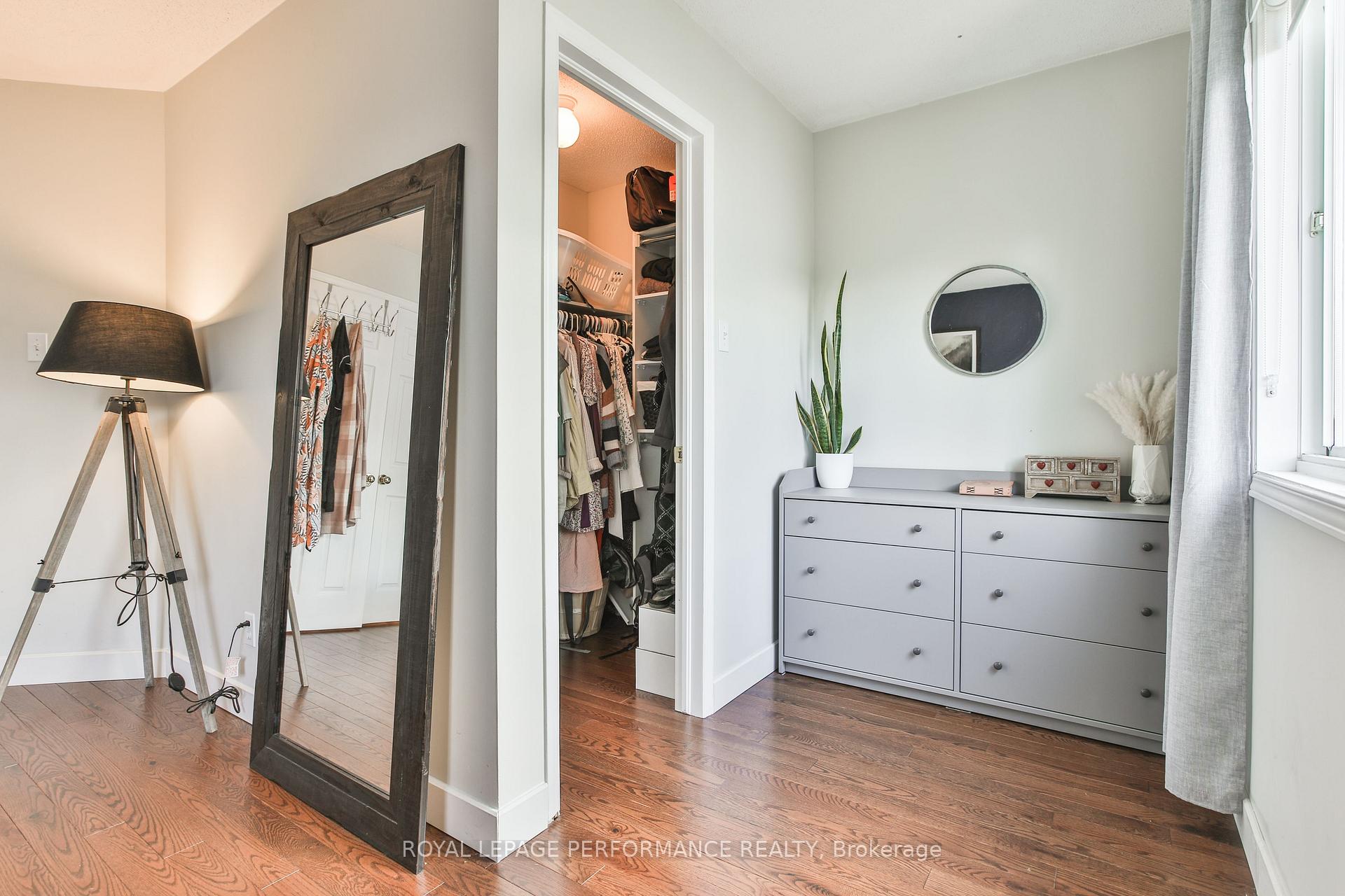 Photo 22 of 13 College Circle, Ottawa, Castle Heights — HOMEH