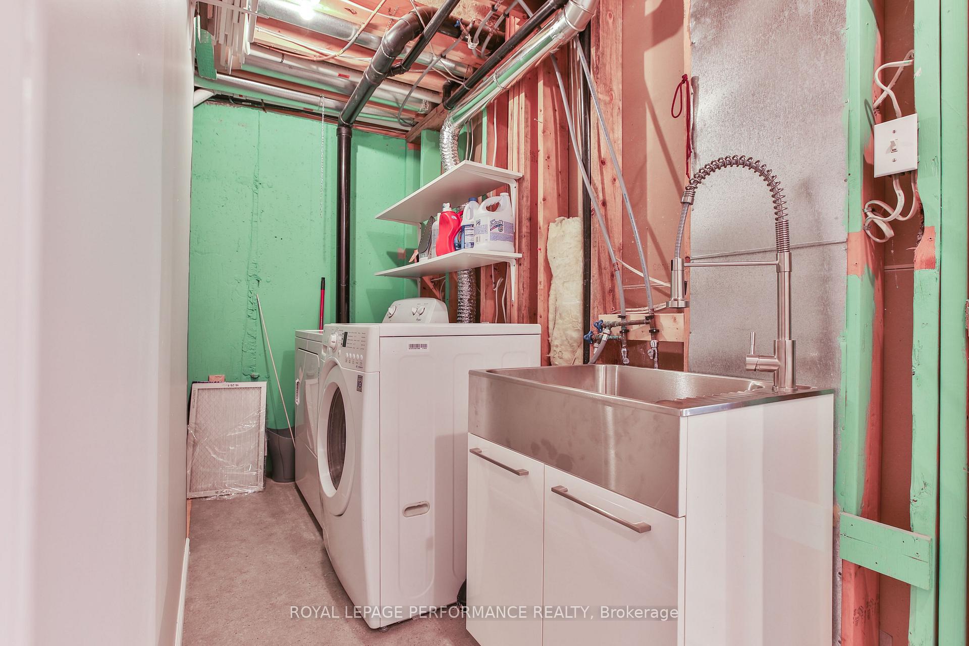 Photo 27 of 13 College Circle, Ottawa, Castle Heights — HOMEH