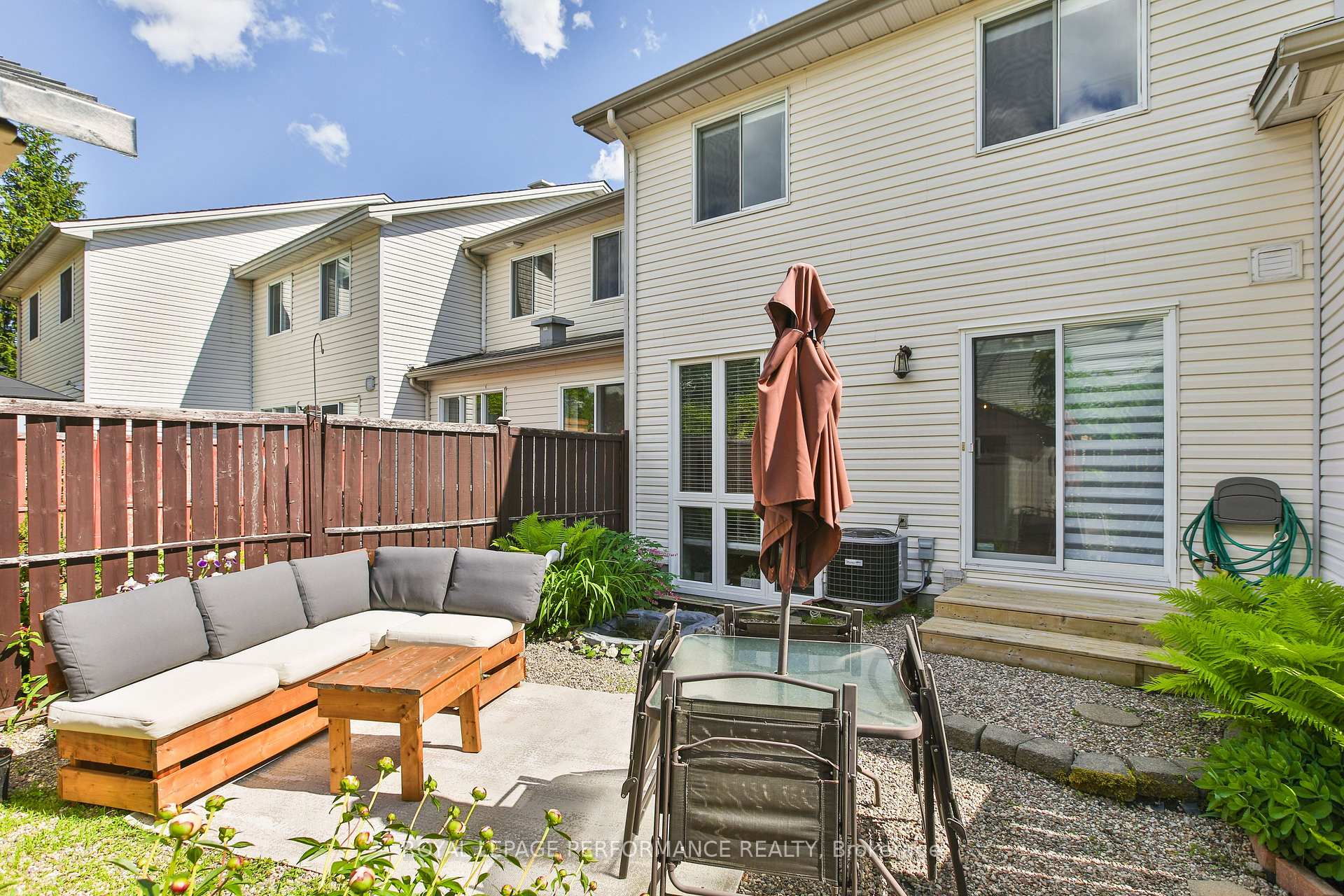 Photo 29 of 13 College Circle, Ottawa, Castle Heights — HOMEH