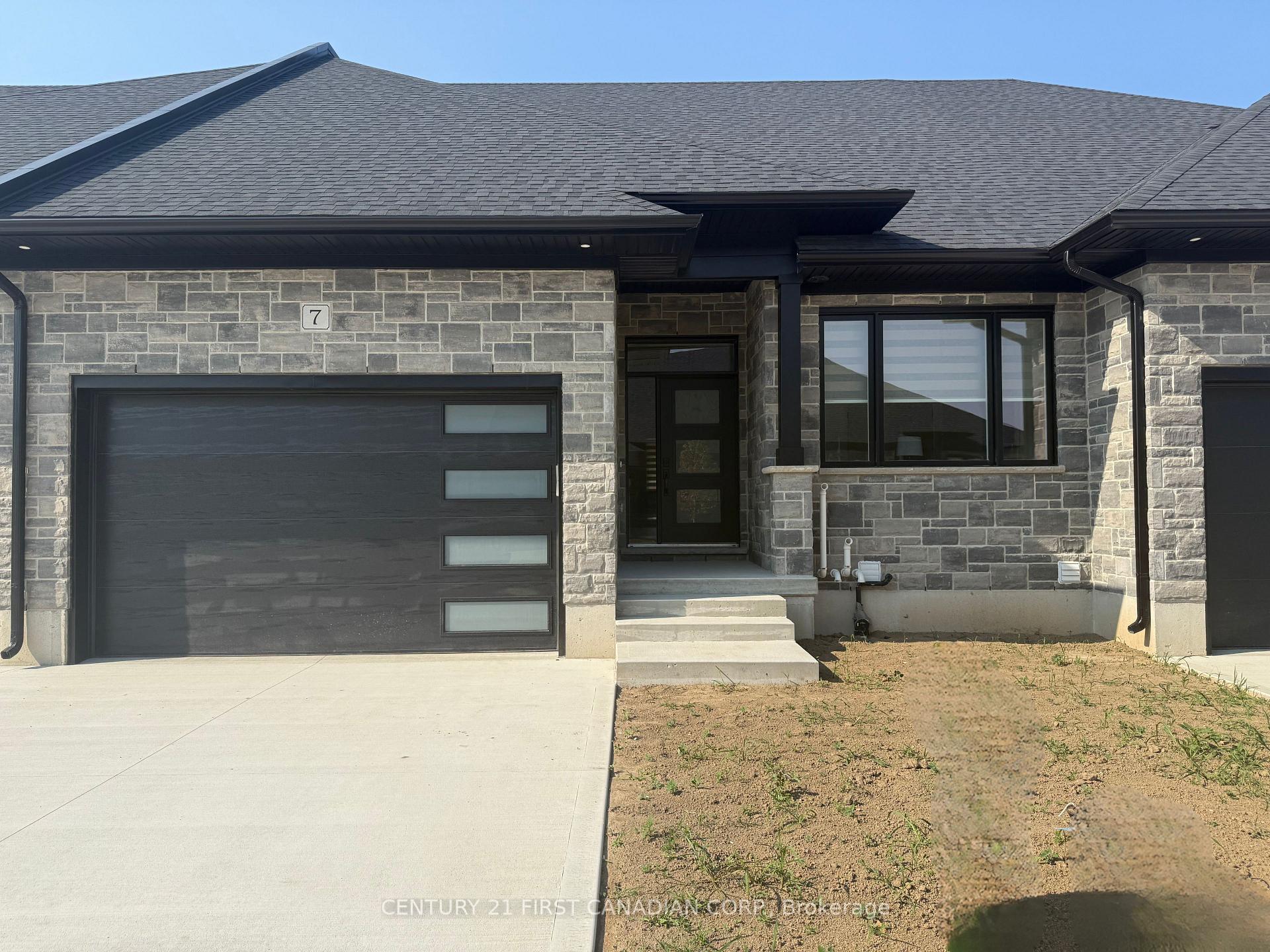 Photo 1 of Unit 7, 32 Postma Crescent, North Middlesex, Alisa Craig — HOMEH