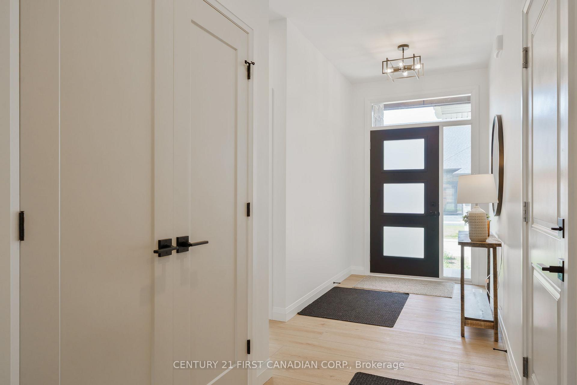 Photo 3 of Unit 7, 32 Postma Crescent, North Middlesex, Alisa Craig — HOMEH