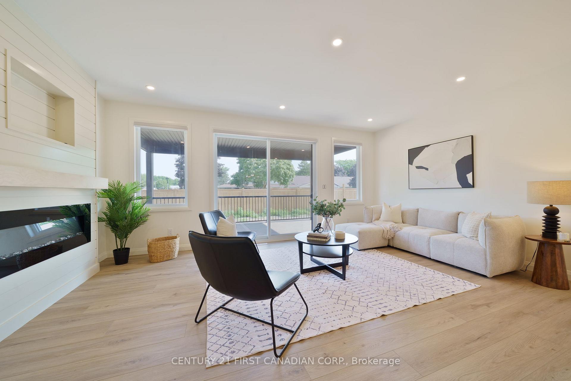 Photo 14 of Unit 7, 32 Postma Crescent, North Middlesex, Alisa Craig — HOMEH