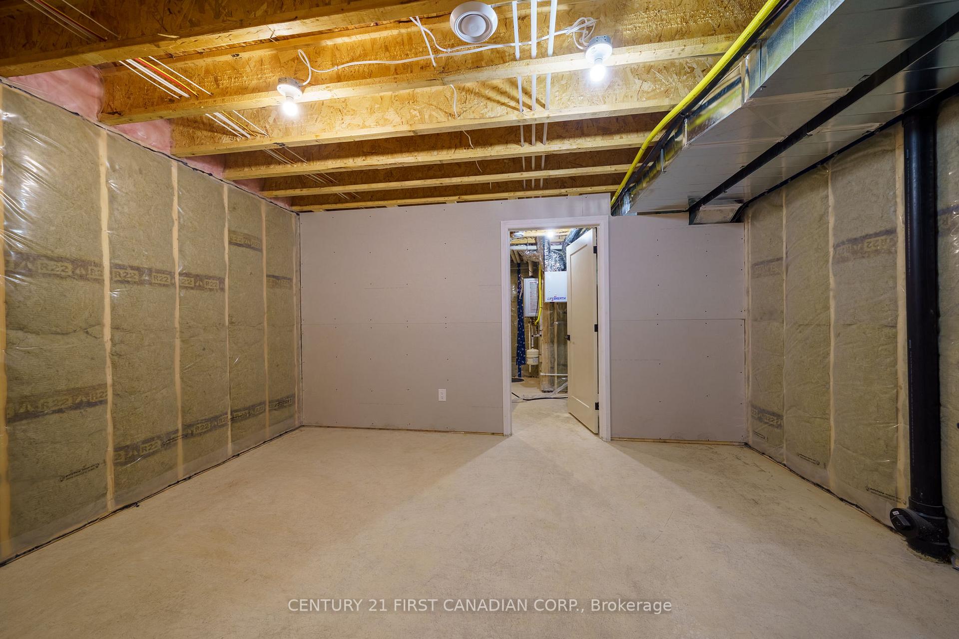 Photo 30 of Unit 7, 32 Postma Crescent, North Middlesex, Alisa Craig — HOMEH