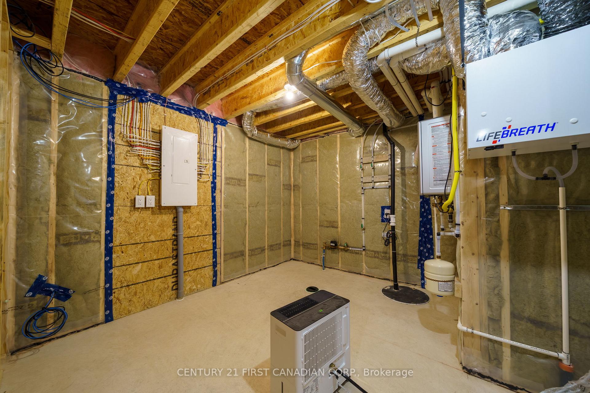 Photo 31 of Unit 7, 32 Postma Crescent, North Middlesex, Alisa Craig — HOMEH