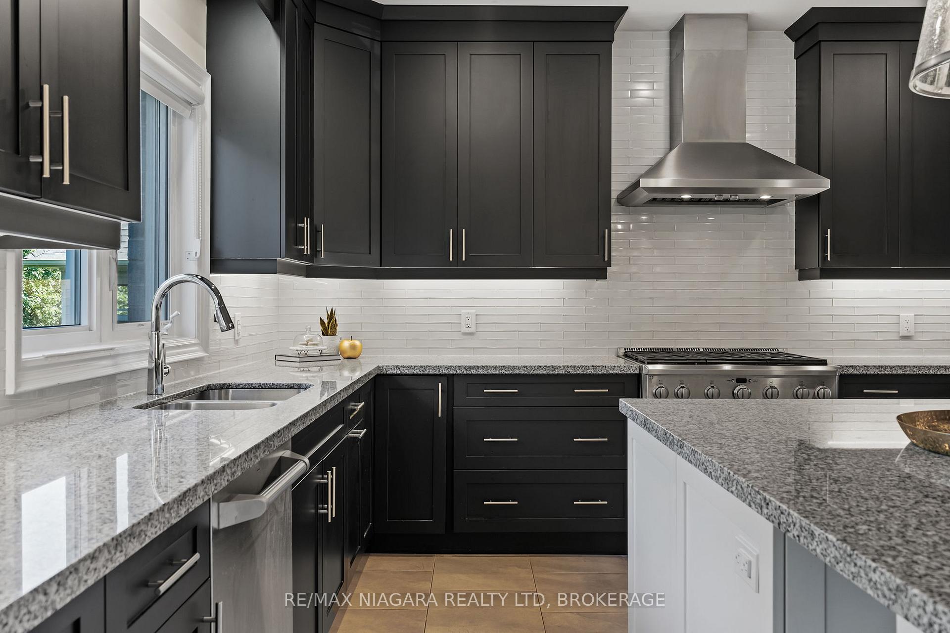 Photo 12 of 54 Philmori Boulevard, Pelham, Fonthill — HOMEH