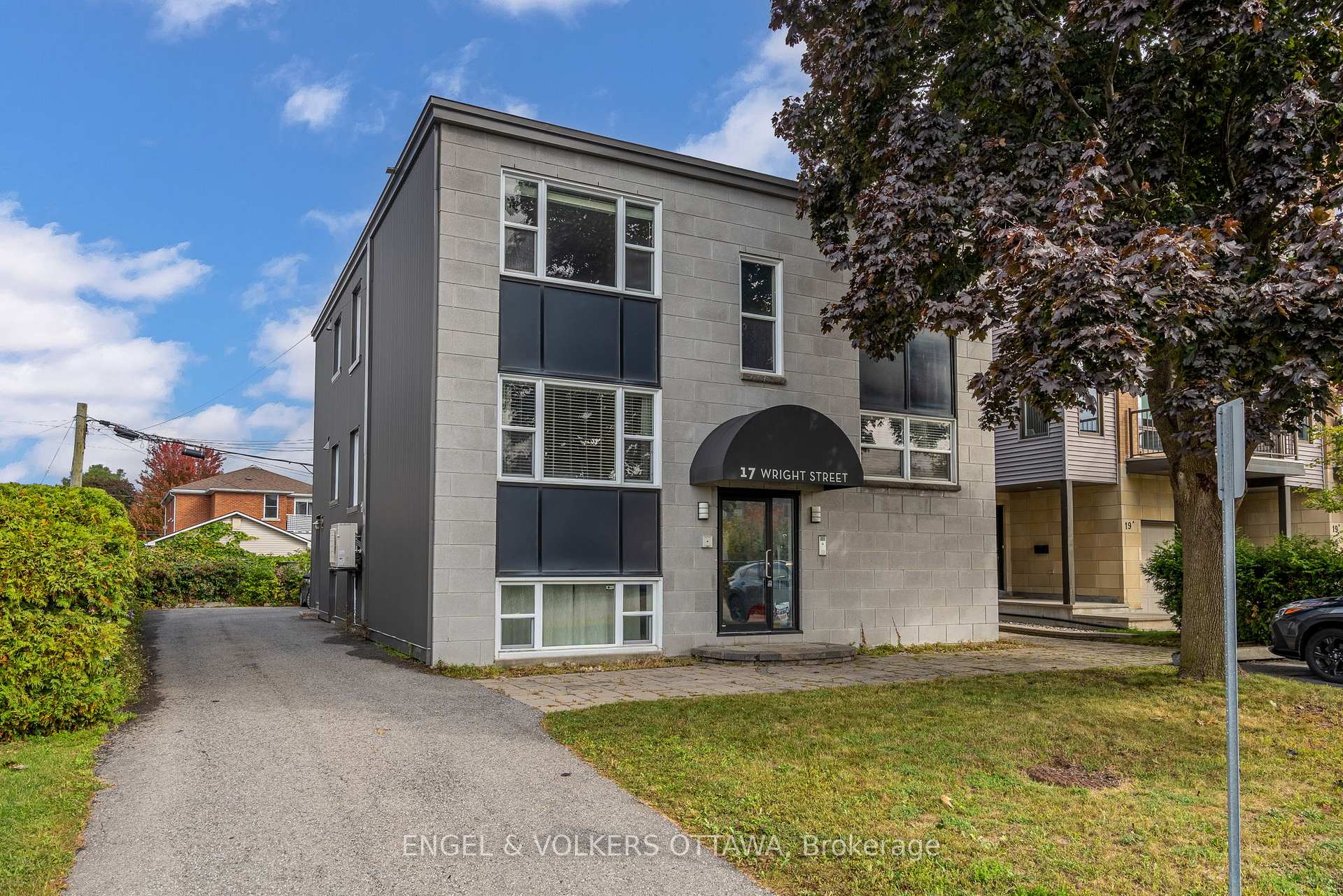 Photo 1 of 17 Wright Street, Ottawa, Overbrook — HOMEH