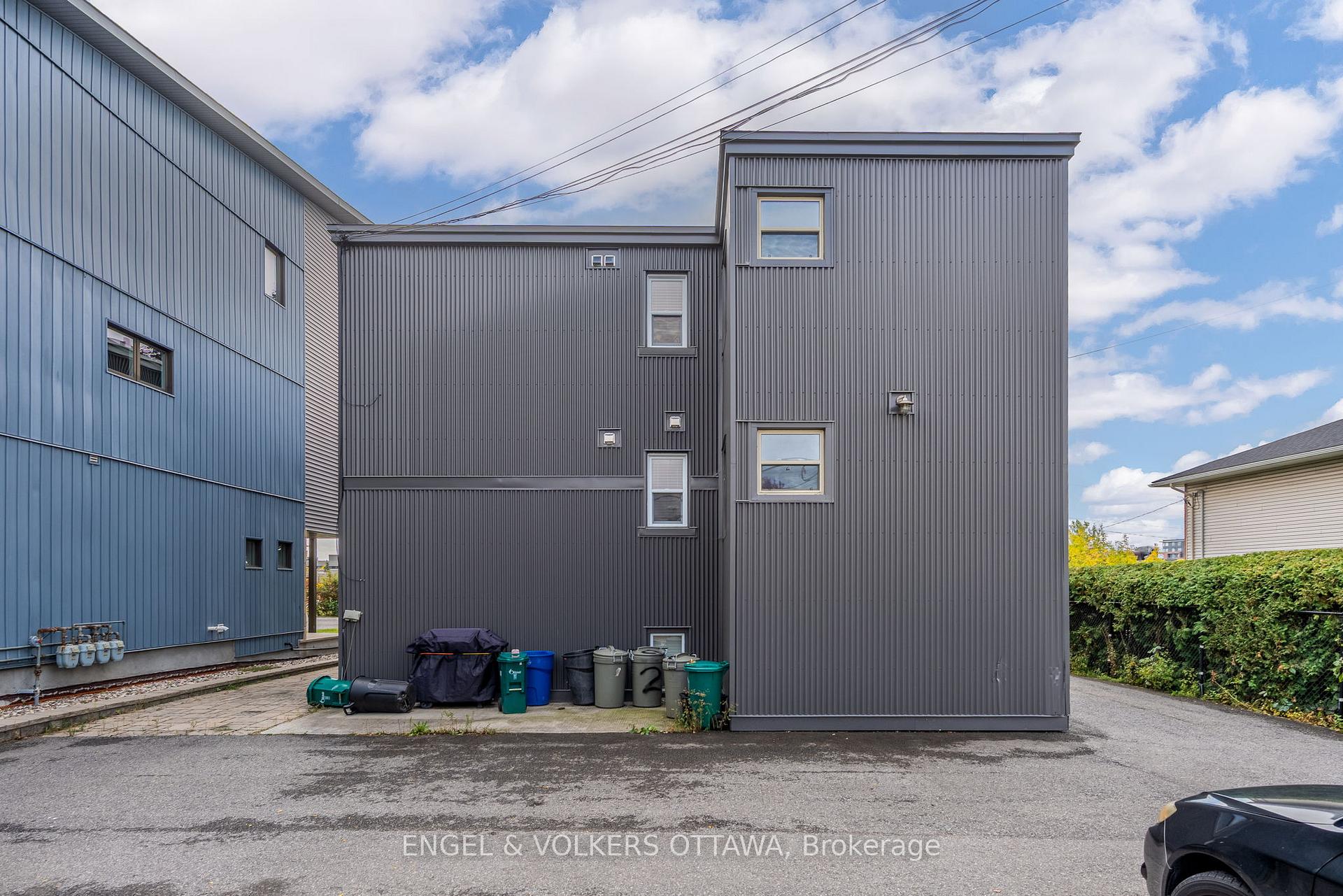 Photo 2 of 17 Wright Street, Ottawa, Overbrook — HOMEH