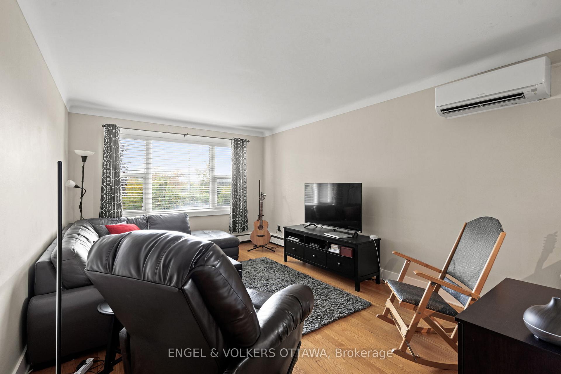 Photo 4 of 17 Wright Street, Ottawa, Overbrook — HOMEH