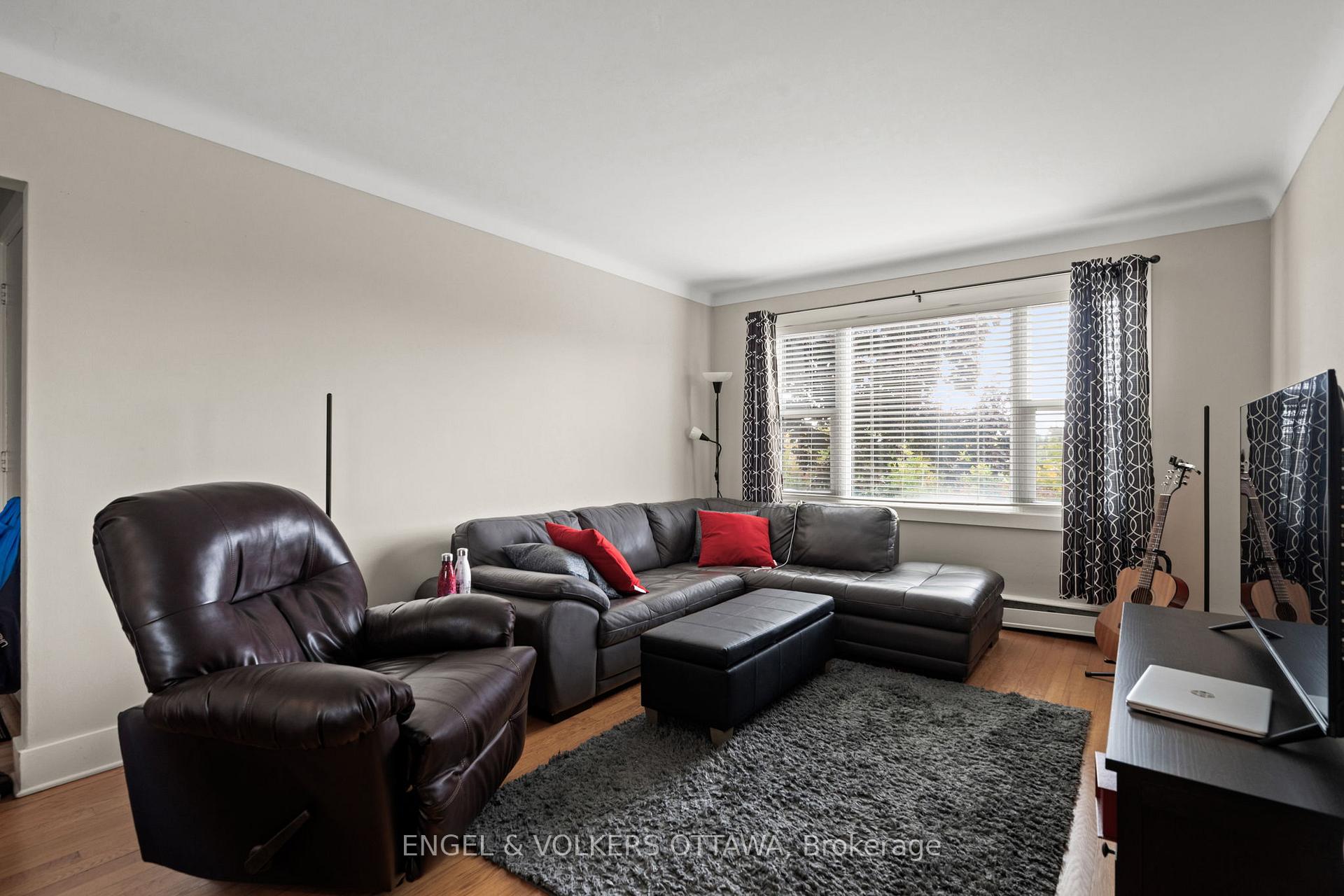 Photo 5 of 17 Wright Street, Ottawa, Overbrook — HOMEH