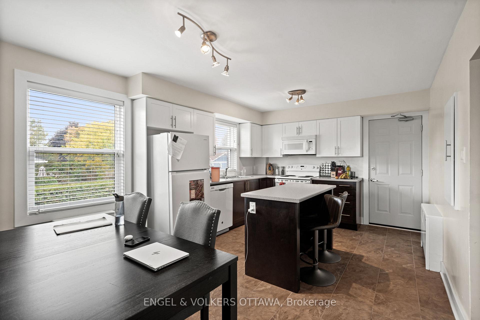Photo 6 of 17 Wright Street, Ottawa, Overbrook — HOMEH