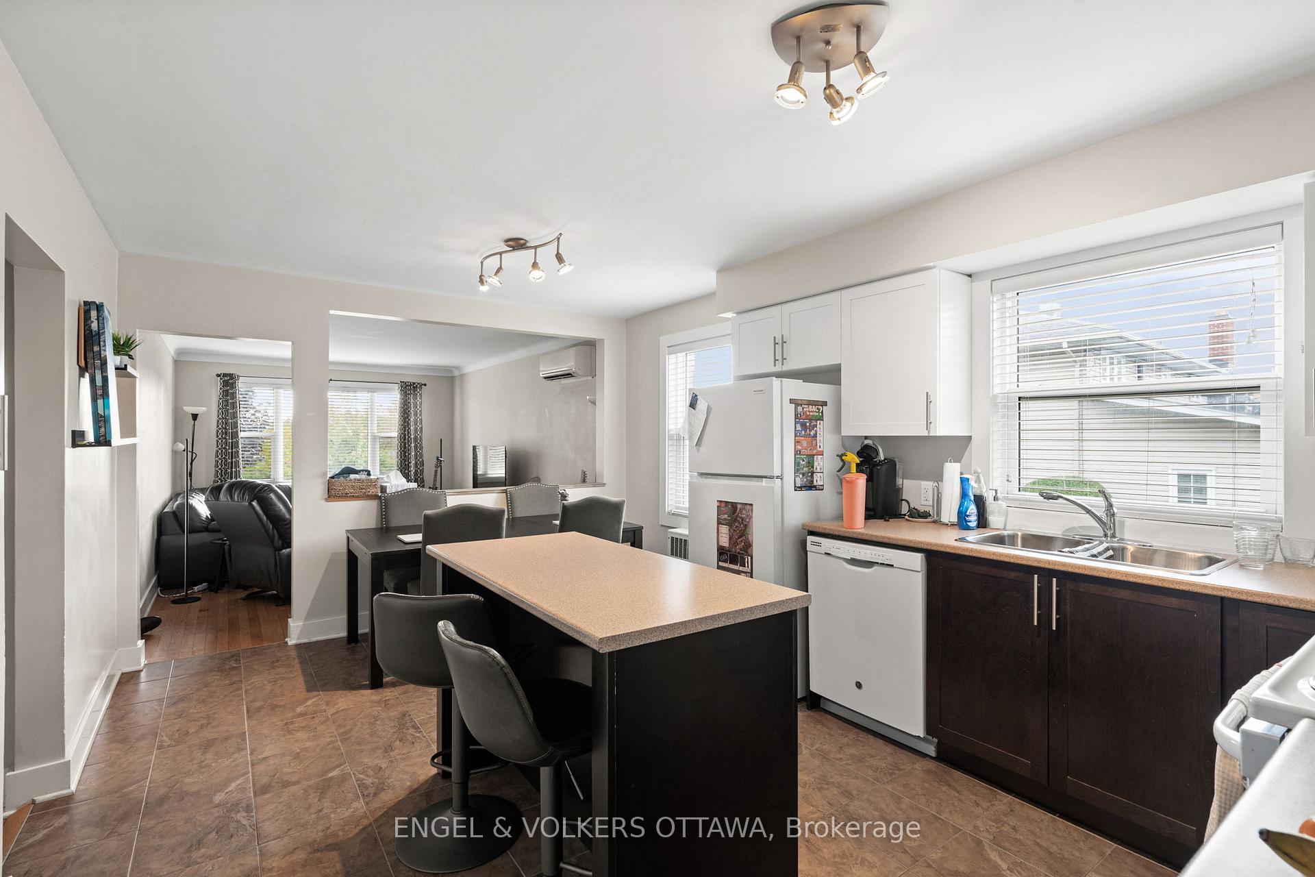 Photo 8 of 17 Wright Street, Ottawa, Overbrook — HOMEH