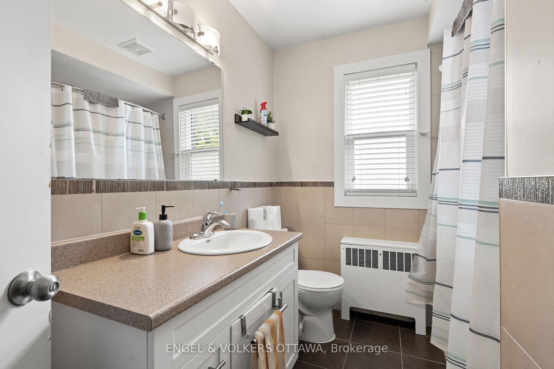 Photo 10 of 17 Wright Street, Ottawa, Overbrook — HOMEH