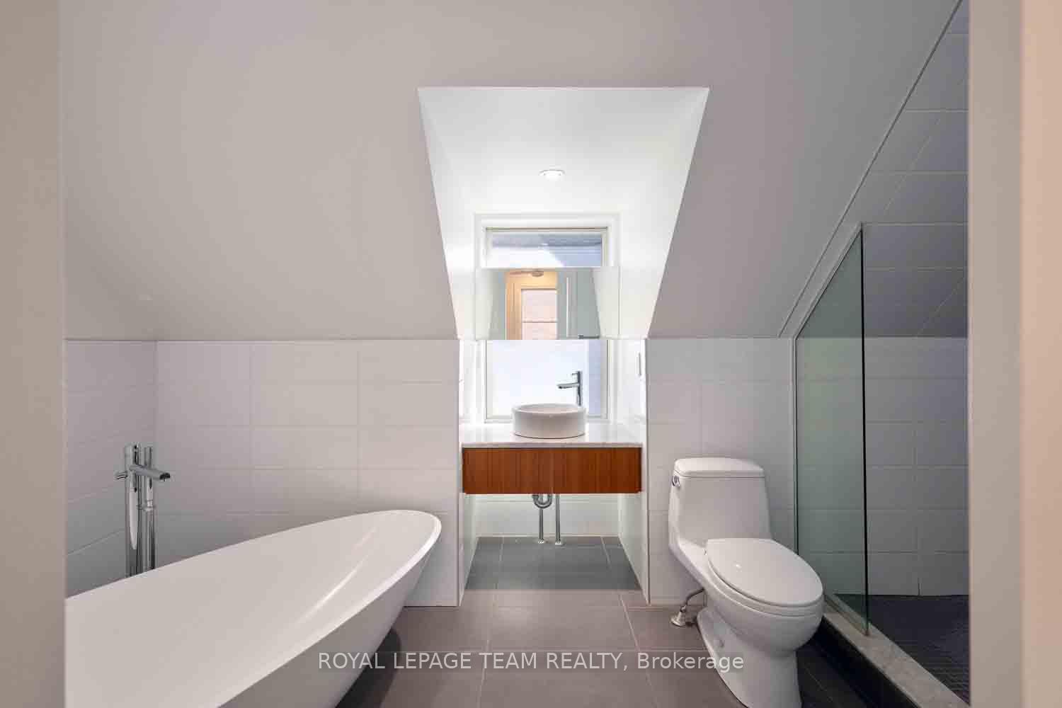 Photo 25 of Unit 2, 72 Maclaren Street, Ottawa, Ottawa Centre/Golden Triangle — HOMEH
