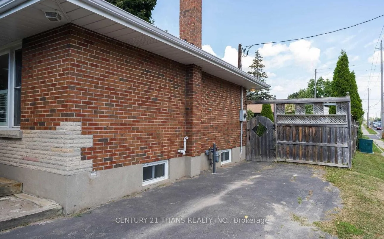 Photo 3 of Unit (Main), 808 Eastglen Drive, Oshawa, Eastdale — HOMEH