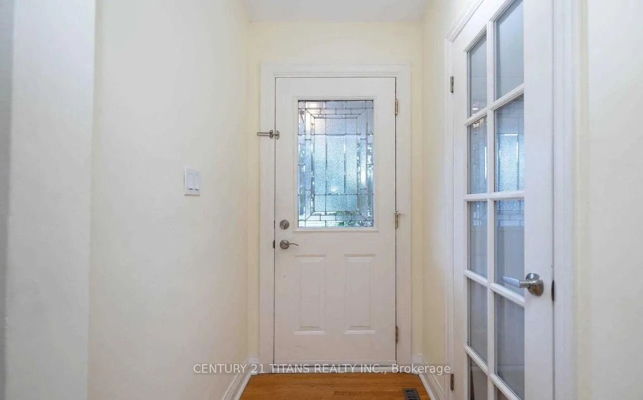 Photo 5 of Unit (Main), 808 Eastglen Drive, Oshawa, Eastdale — HOMEH