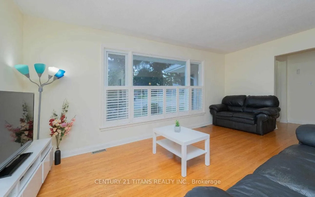Photo 8 of Unit (Main), 808 Eastglen Drive, Oshawa, Eastdale — HOMEH