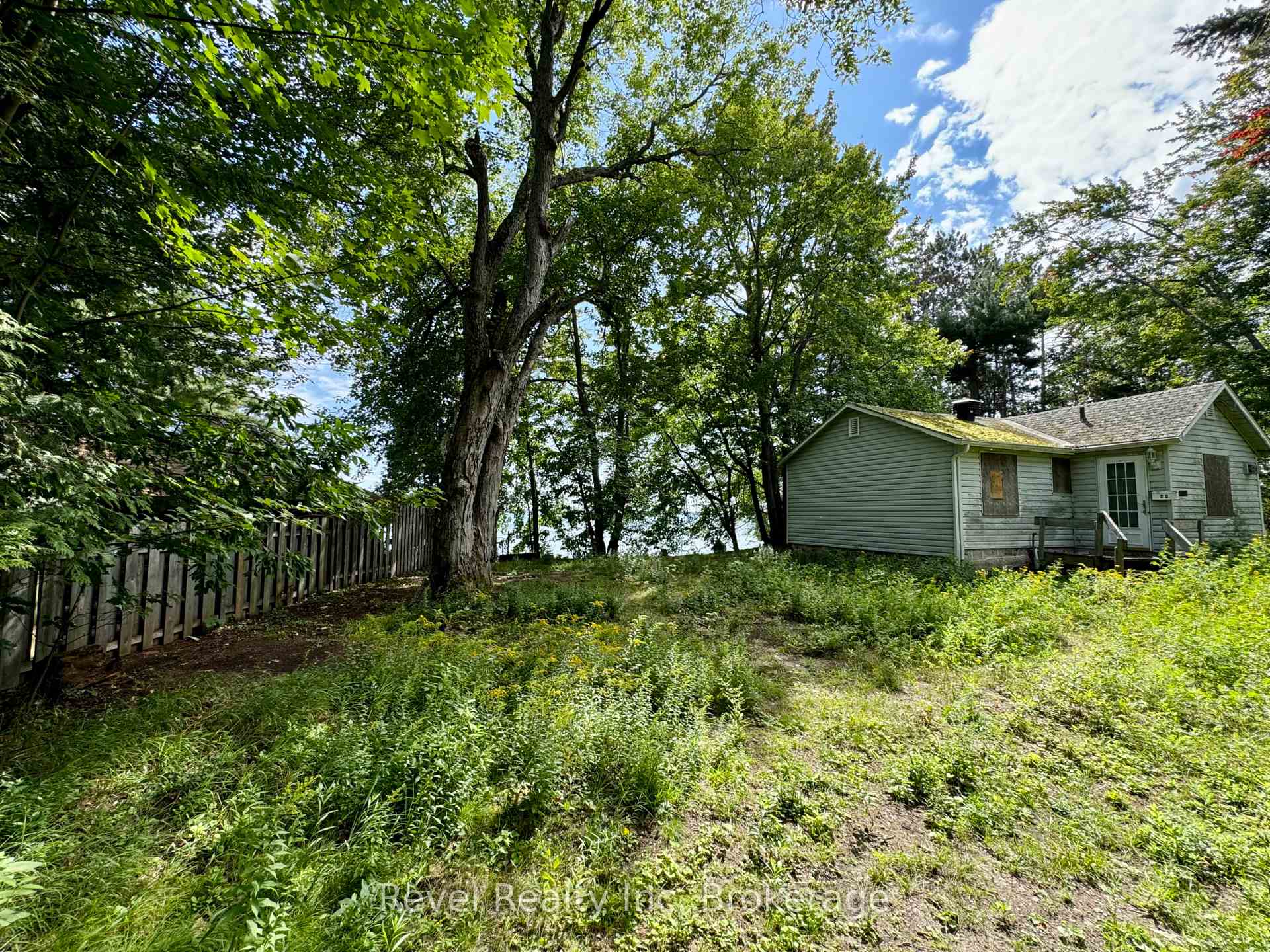 Photo 2 of 20 Mowat Crescent, North Bay, Ferris — HOMEH