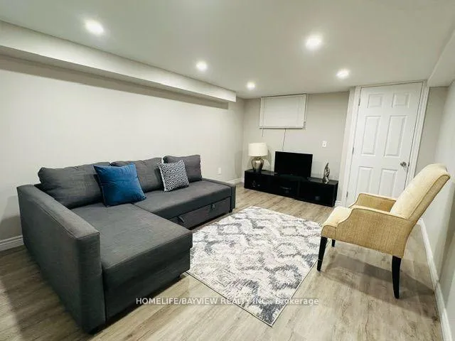 Photo 3 of 164 Eagle Street S, Newmarket, Central Newmarket — HOMEH