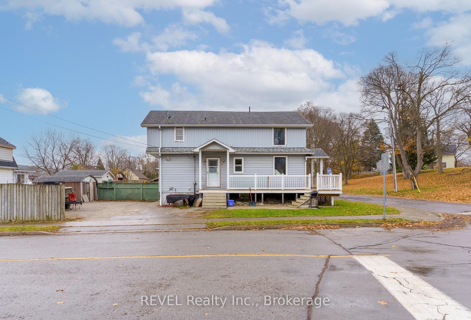 Front of Unit main floor, 4124 Terrace Avenue