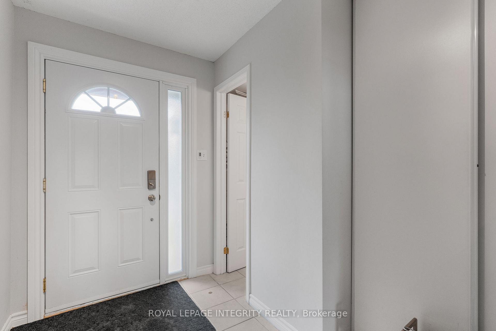 Photo 2 of 111 Arcola Private, Ottawa, Overbrook/Castle Heights — HOMEH