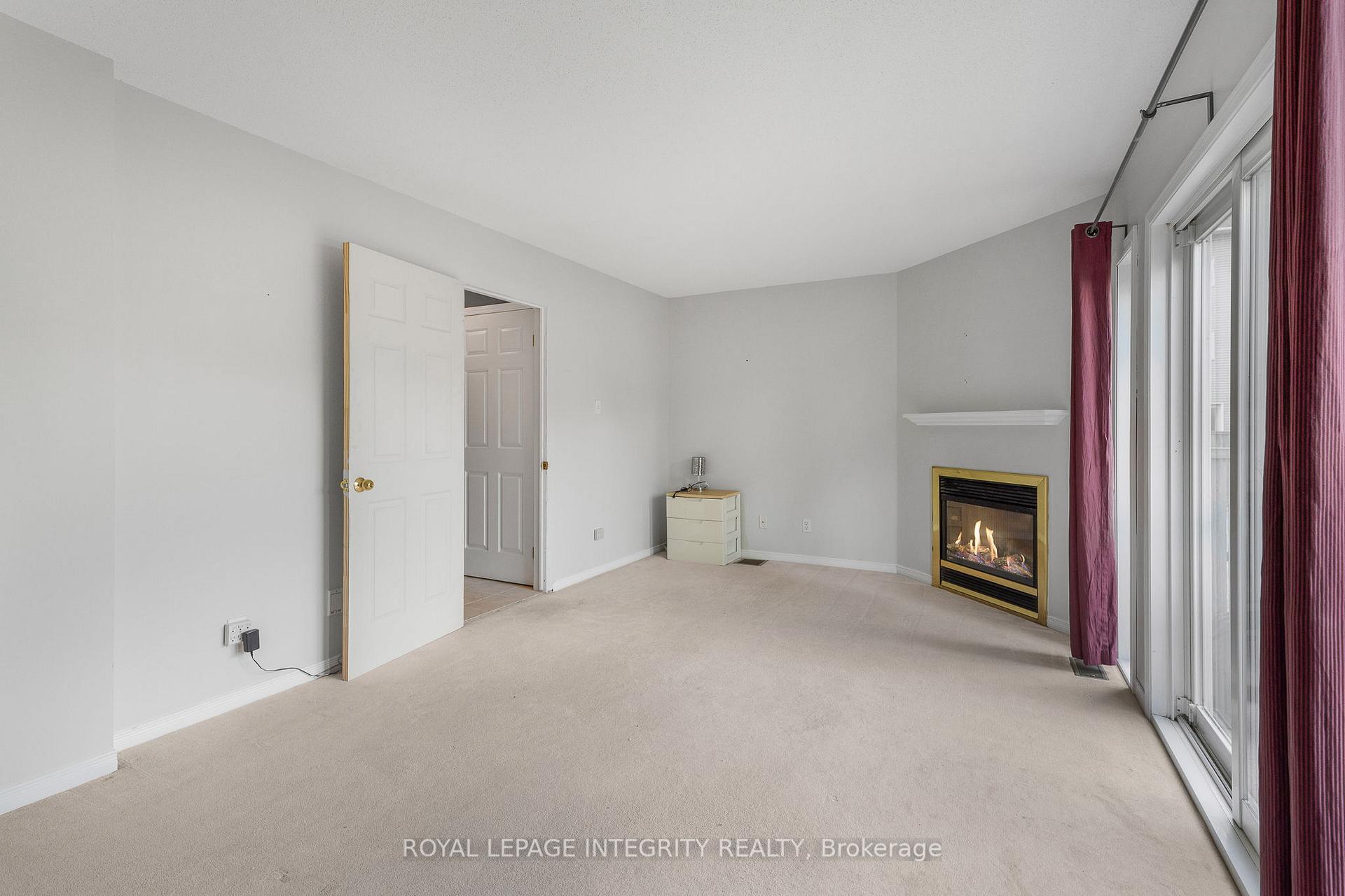 Photo 6 of 111 Arcola Private, Ottawa, Overbrook/Castle Heights — HOMEH