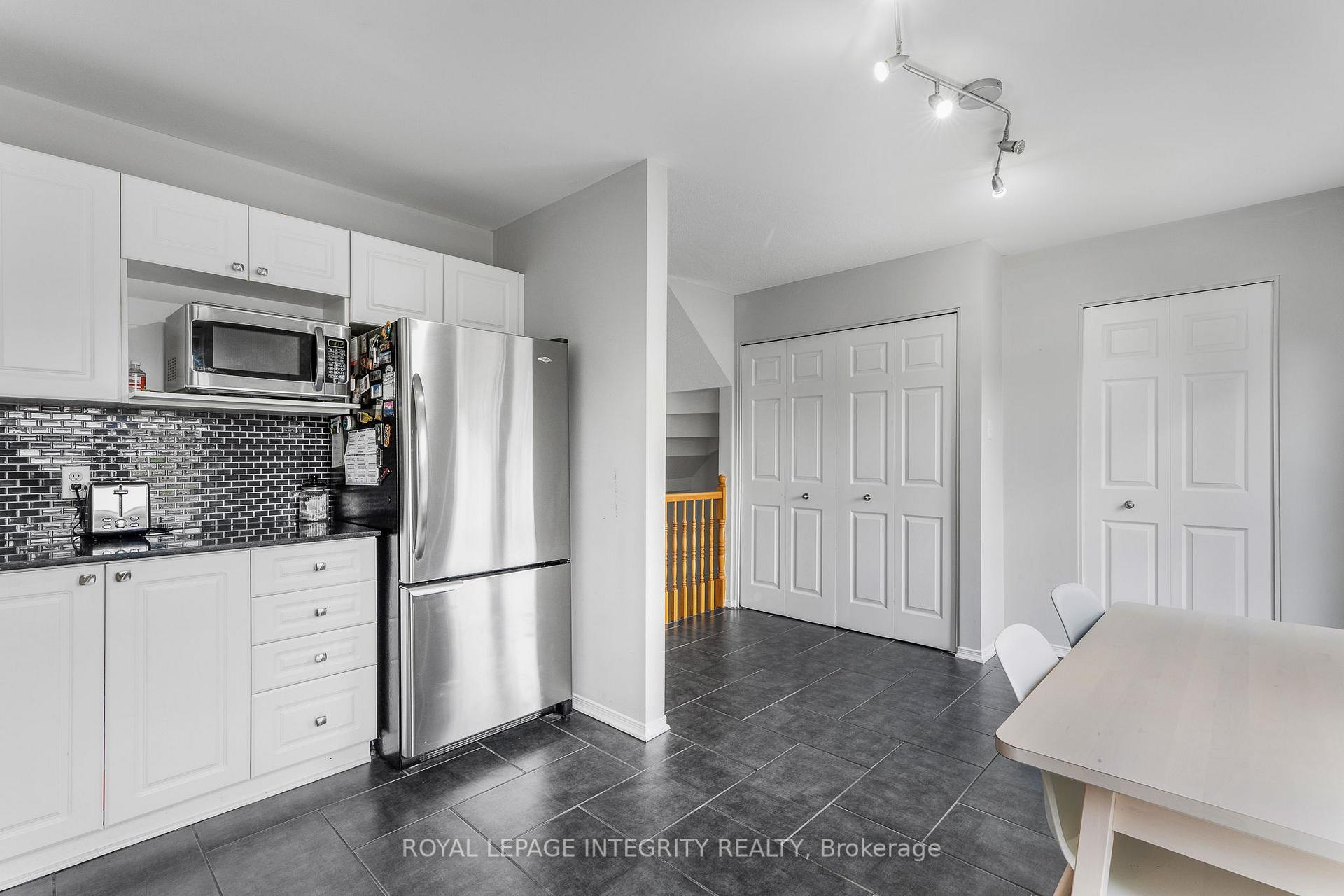 Photo 9 of 111 Arcola Private, Ottawa, Overbrook/Castle Heights — HOMEH