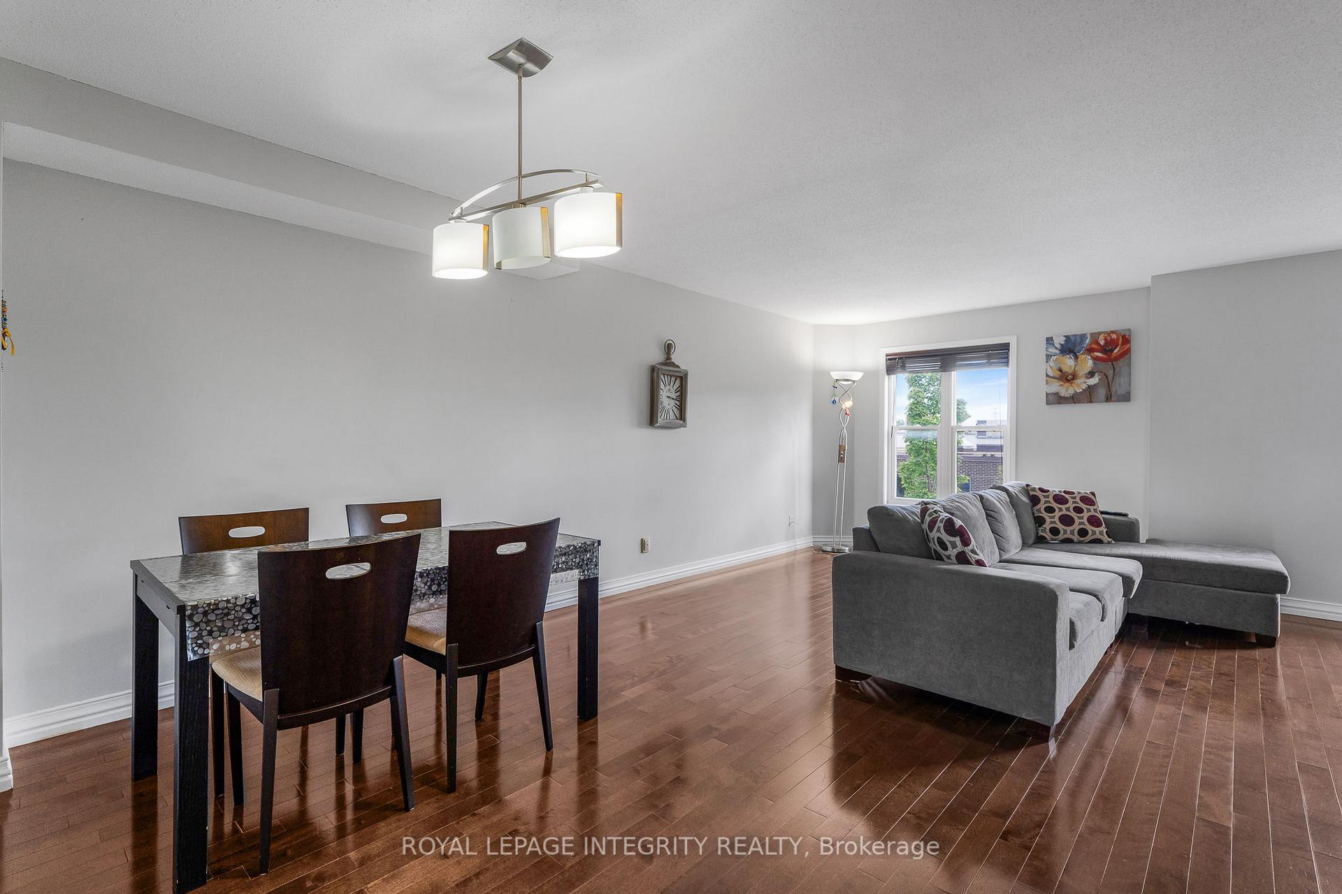 Photo 11 of 111 Arcola Private, Ottawa, Overbrook/Castle Heights — HOMEH