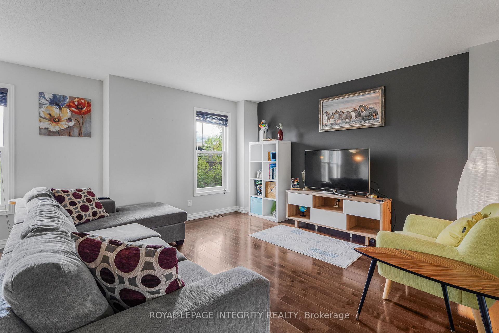 Photo 12 of 111 Arcola Private, Ottawa, Overbrook/Castle Heights — HOMEH