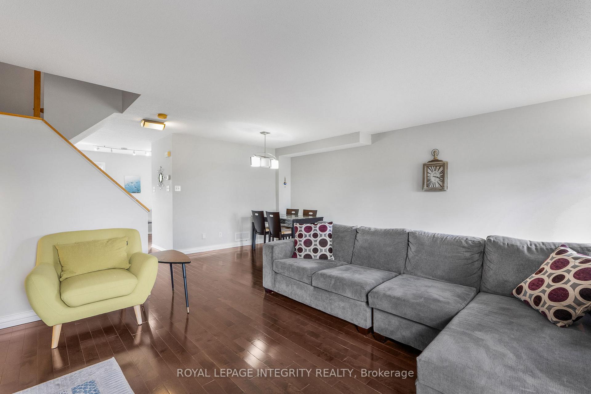 Photo 14 of 111 Arcola Private, Ottawa, Overbrook/Castle Heights — HOMEH