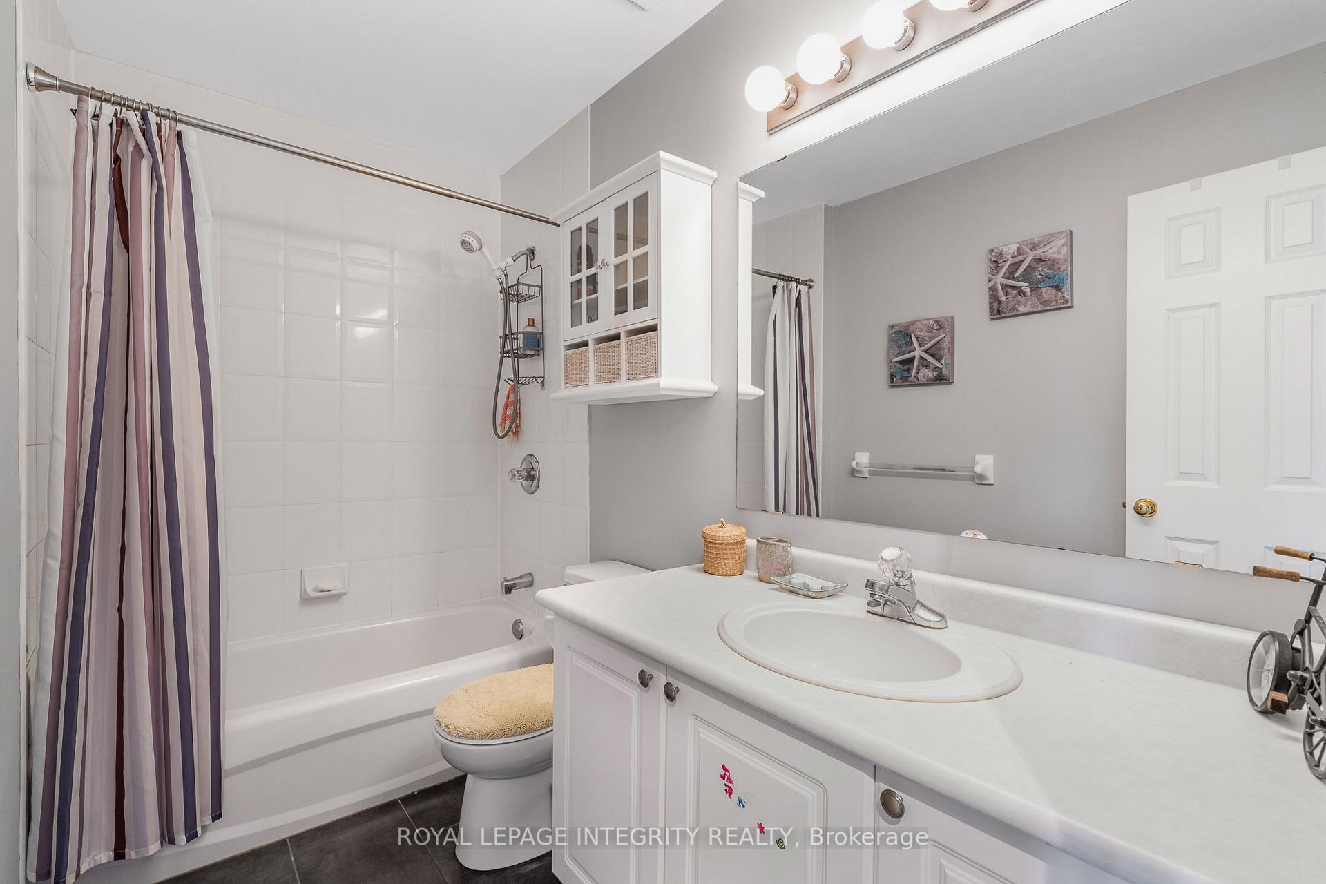 Photo 17 of 111 Arcola Private, Ottawa, Overbrook/Castle Heights — HOMEH