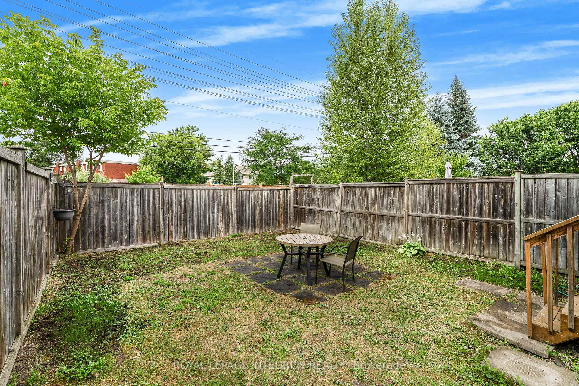 Photo 22 of 111 Arcola Private, Ottawa, Overbrook/Castle Heights — HOMEH