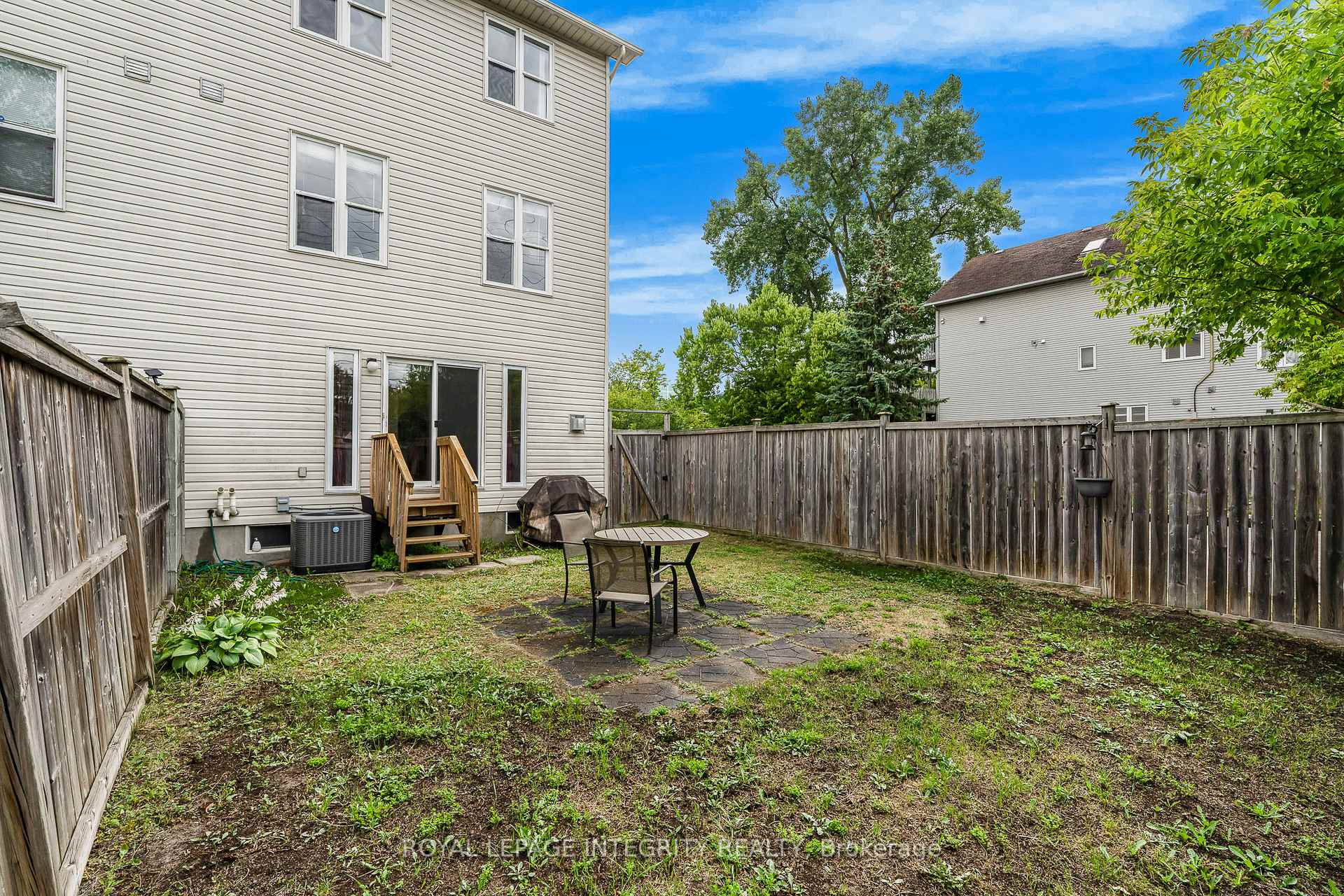 Photo 24 of 111 Arcola Private, Ottawa, Overbrook/Castle Heights — HOMEH