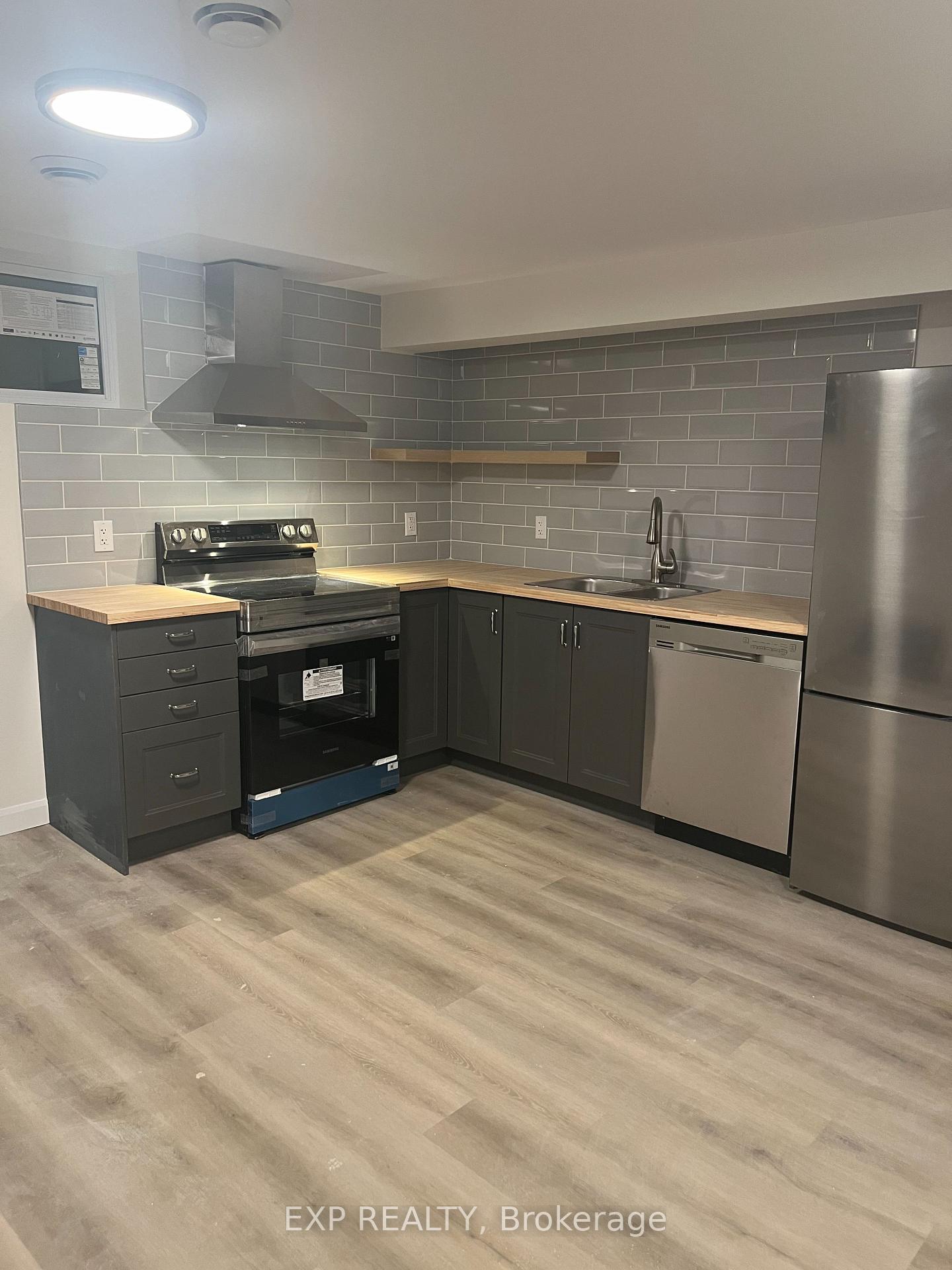 Photo 4 of Unit C, 692 Claude Street, Ottawa, Castle Heights/Rideau High — HOMEH